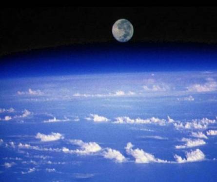 Pogled na zemljinu atmosferu iz svemira