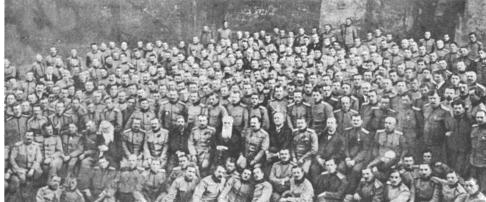 Predsjednik srbijanske vlade Nikola Pašic s casnicima dobrovoljackog korpusa Slovenaca Hrvata i Srba 1916. 