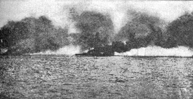 HMS Lajon gori tokom bitke kod Jitlanda nakon što je pogoden salvom sa SMS Licov